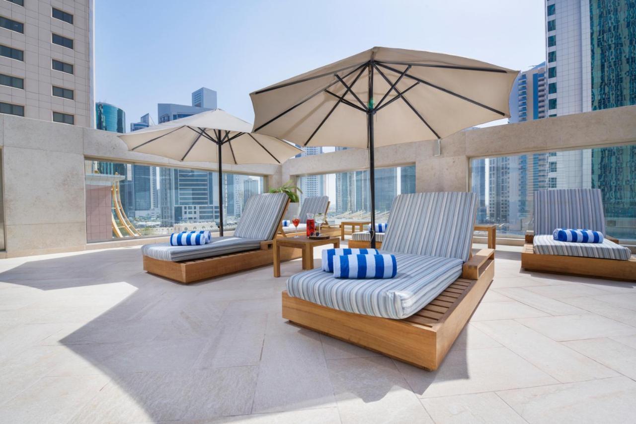 Wyndham Grand Doha West Bay Beach מראה חיצוני תמונה The pool deck at the hotel