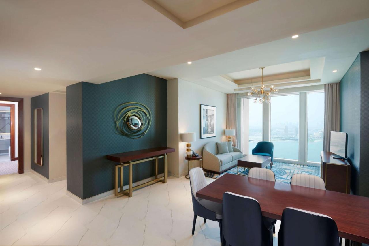 Wyndham Grand Doha West Bay Beach מראה חיצוני תמונה A suite at the hotel