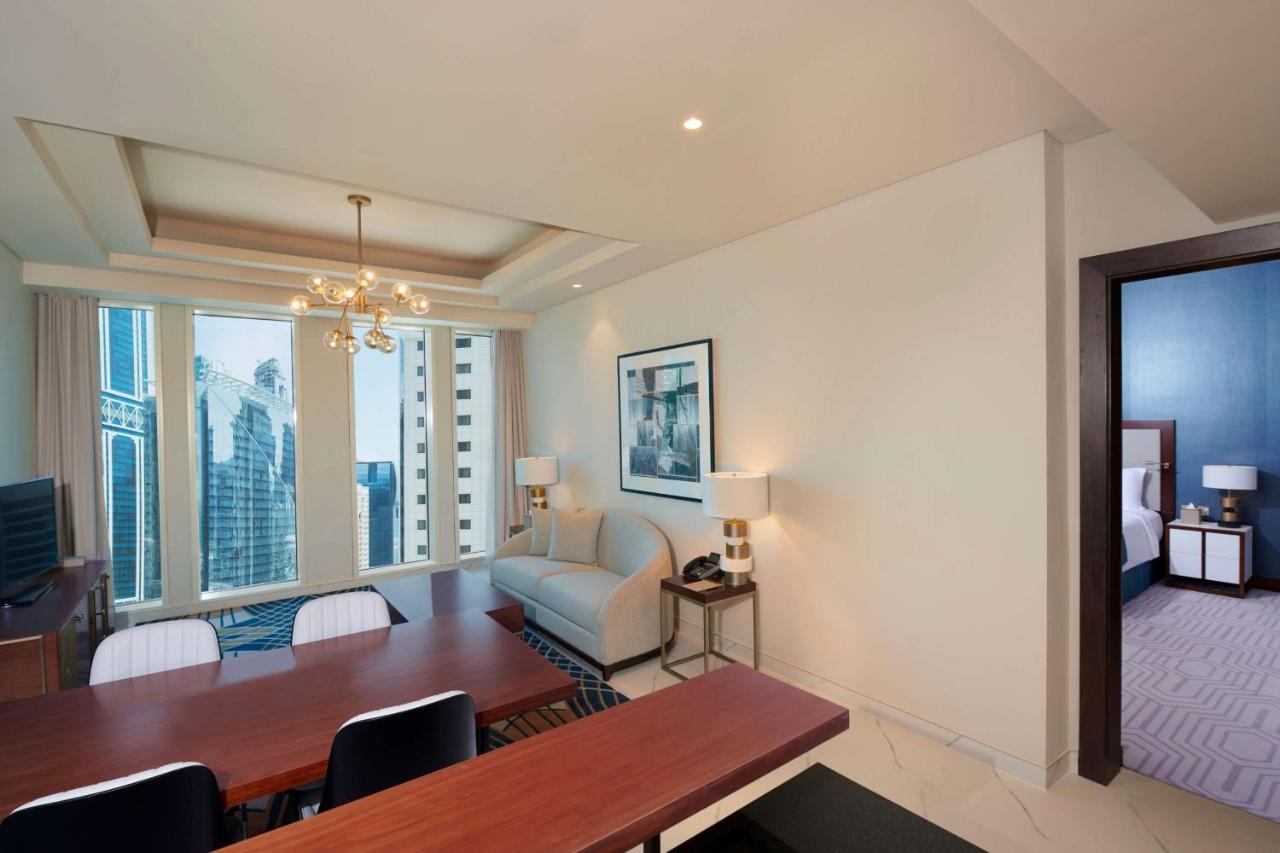 Wyndham Grand Doha West Bay Beach מראה חיצוני תמונה A suite at the hotel