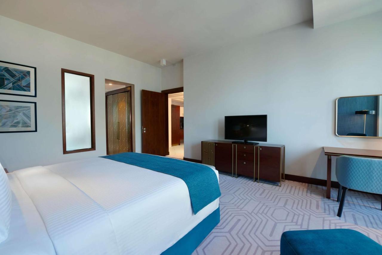 Wyndham Grand Doha West Bay Beach מראה חיצוני תמונה A bedroom at the hotel