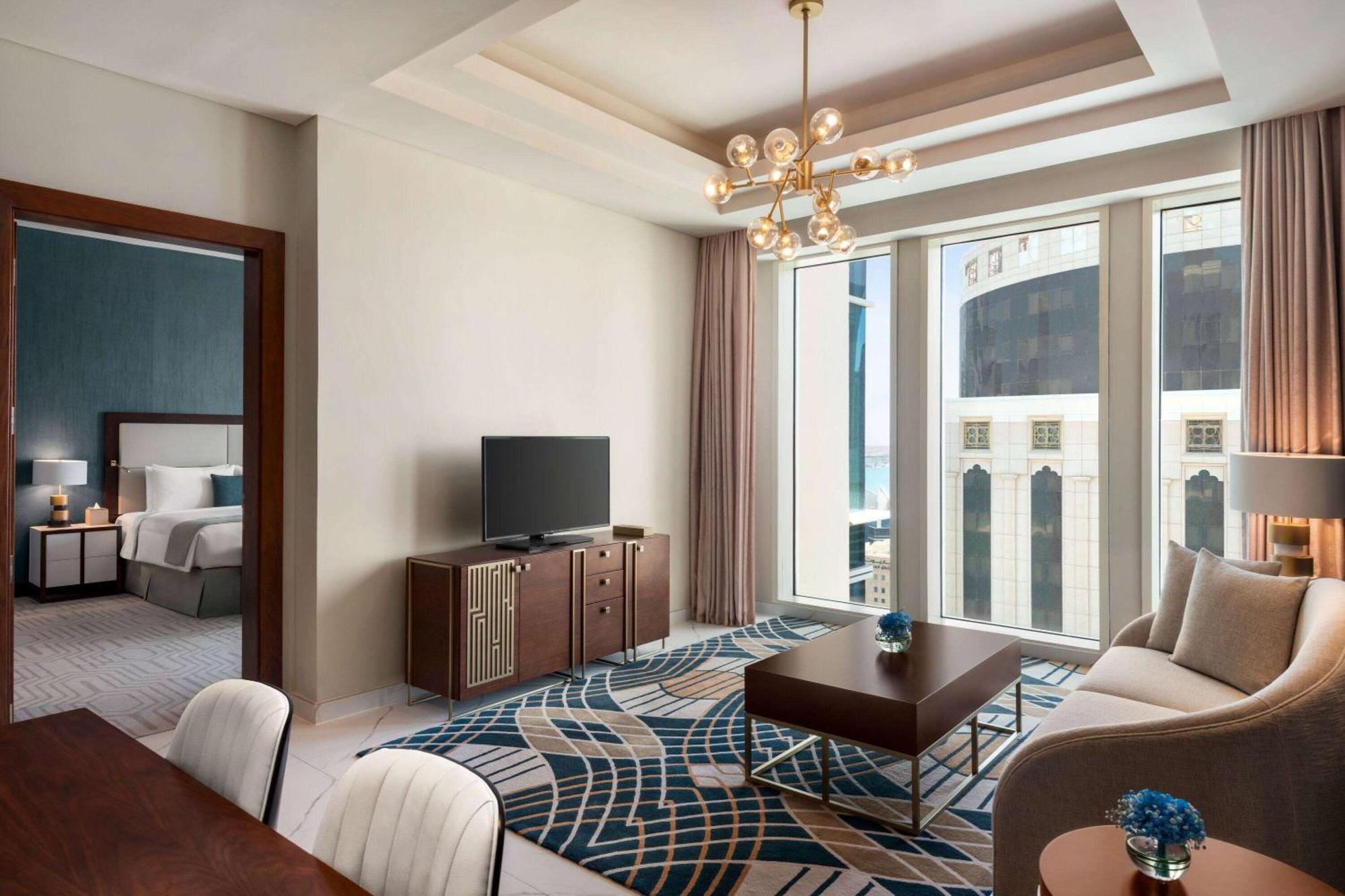 Wyndham Grand Doha West Bay Beach מראה חיצוני תמונה A suite at the hotel