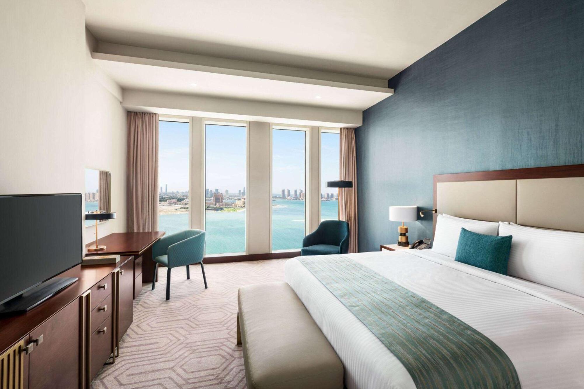 Wyndham Grand Doha West Bay Beach מראה חיצוני תמונה A guest room at the hotel